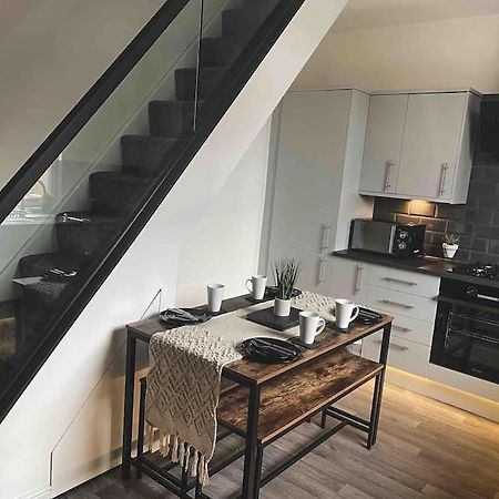 Comfortable Home In Bolton Farnworth Exteriör bild