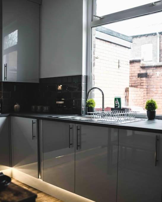 Comfortable Home In Bolton Farnworth Exteriör bild