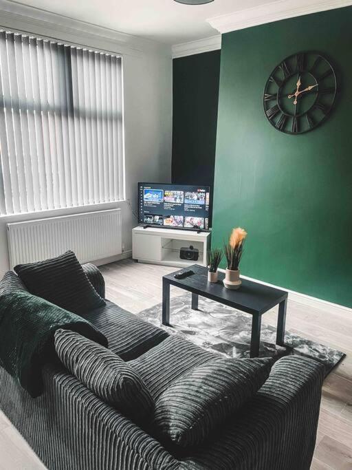 Comfortable Home In Bolton Farnworth Exteriör bild