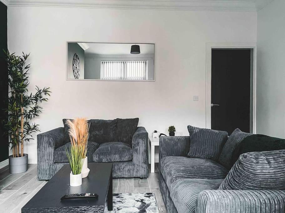 Comfortable Home In Bolton Farnworth Exteriör bild