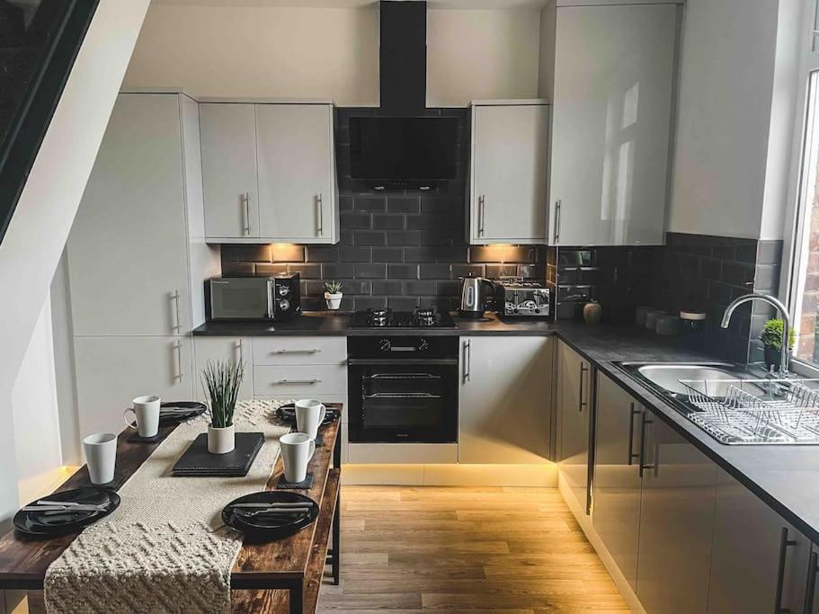 Comfortable Home In Bolton Farnworth Exteriör bild