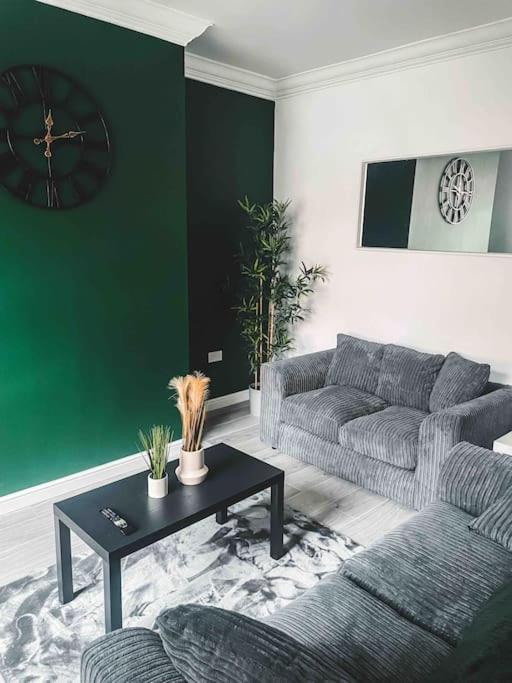 Comfortable Home In Bolton Farnworth Exteriör bild